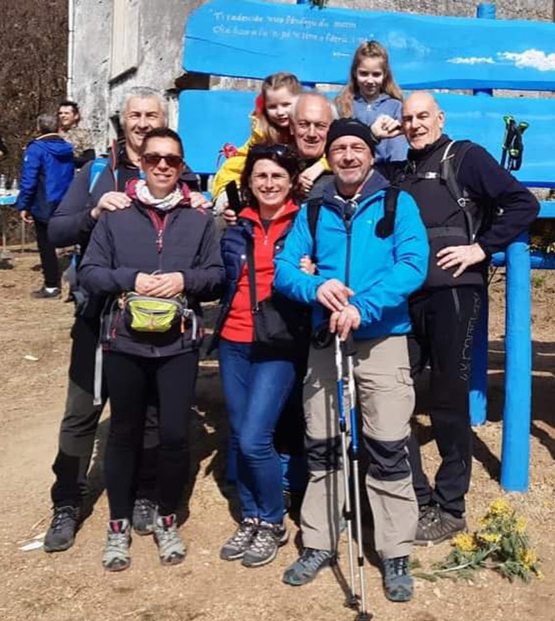 La panchina gigante di Uscio momenti dell'inaugurazione B&B La Margherita